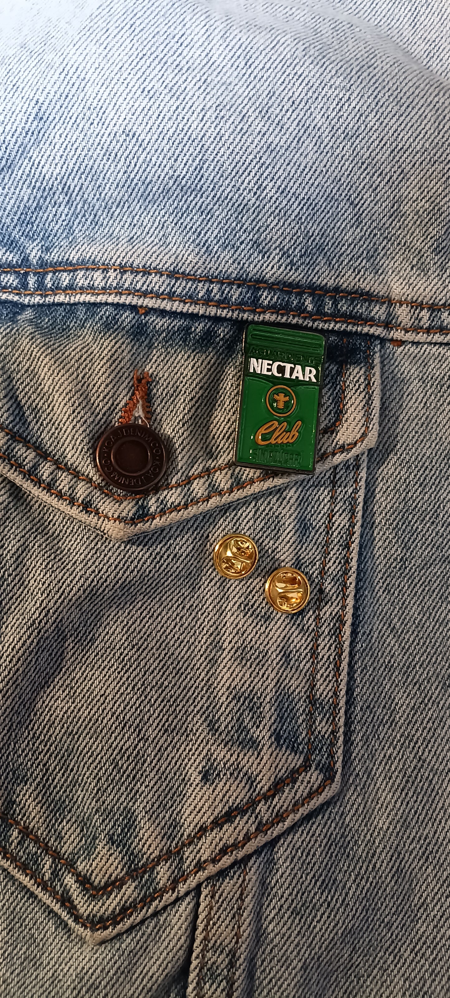 Pin Aguardiente Néctar Verde Metálico