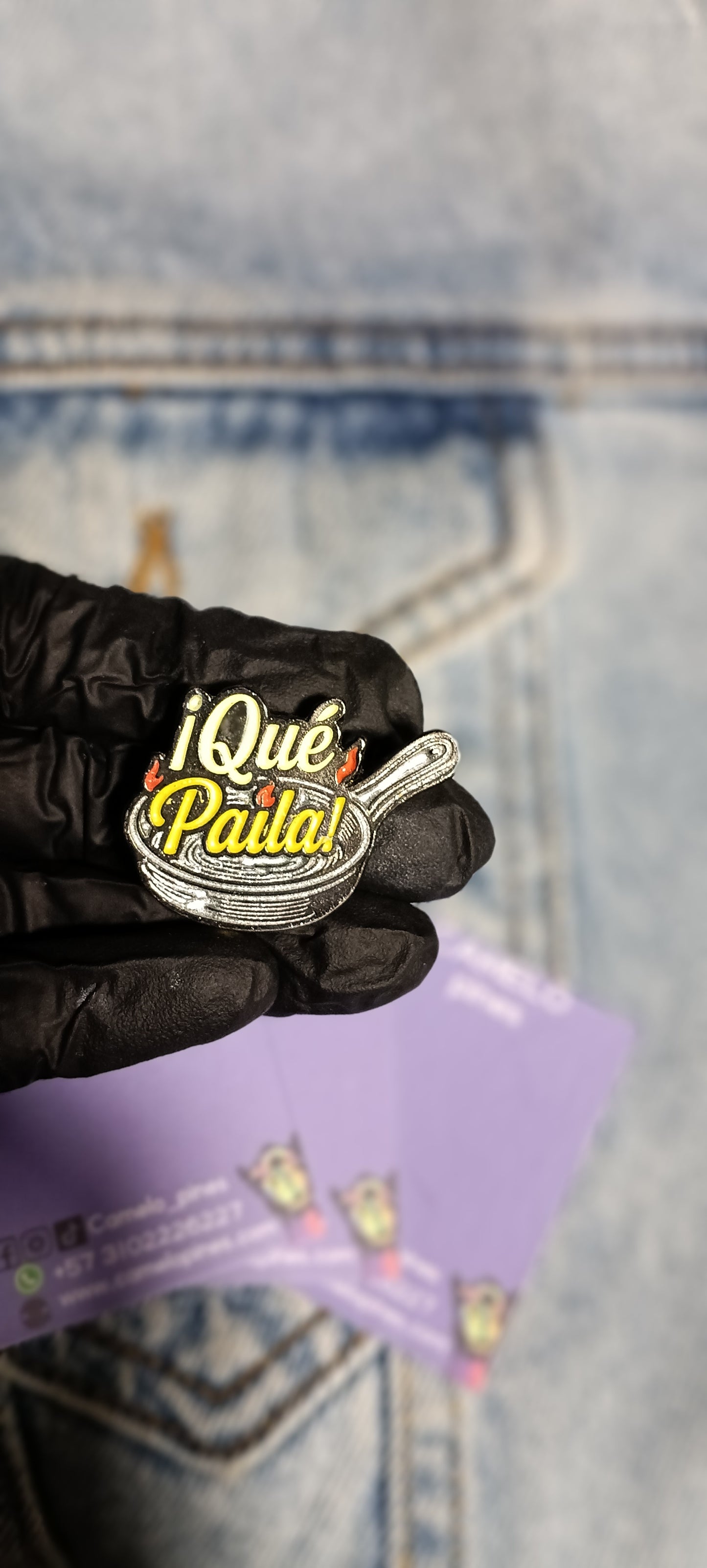 Pin Qué Paila Metálico