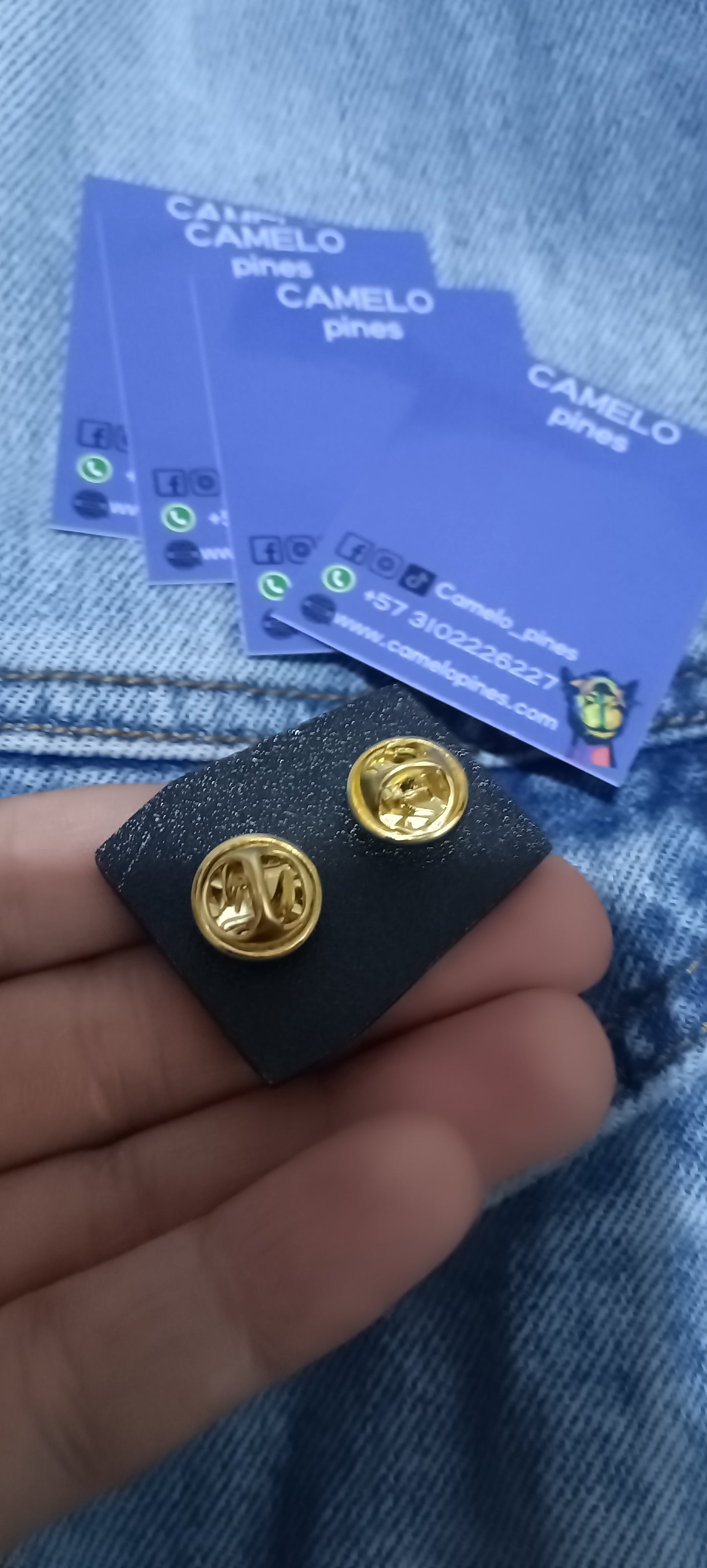 Pin Jabón Rey Metálico