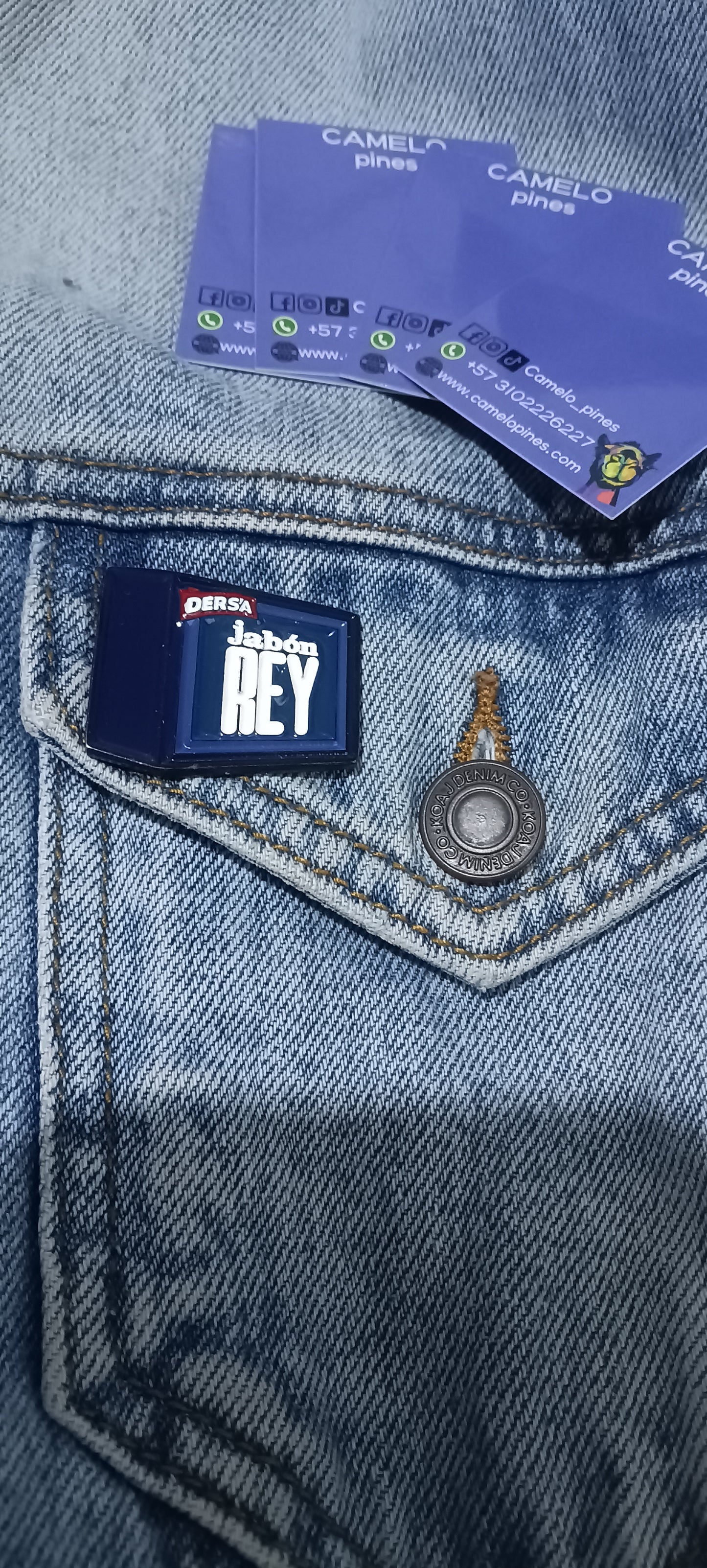Pin Jabón Rey Metálico