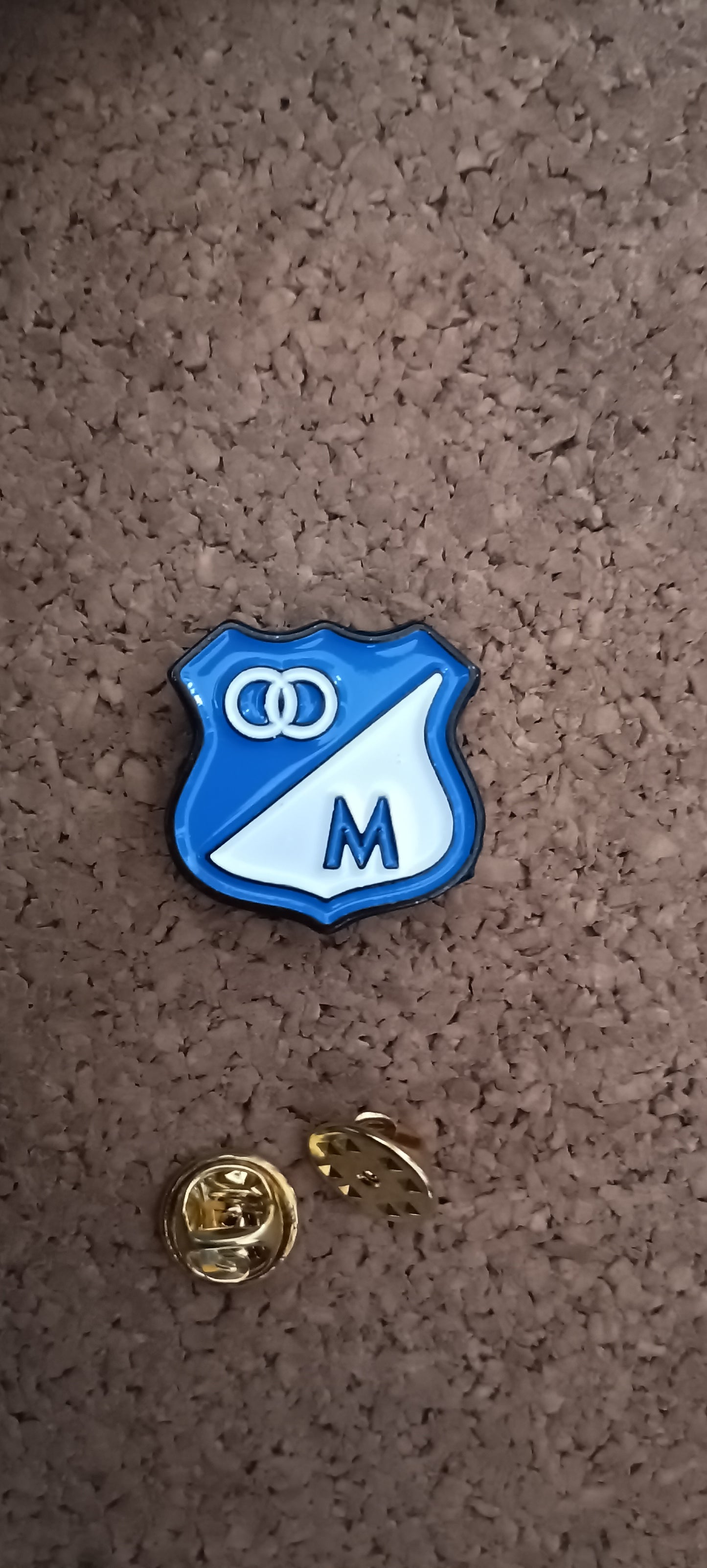 Pin Millonarios Metálico