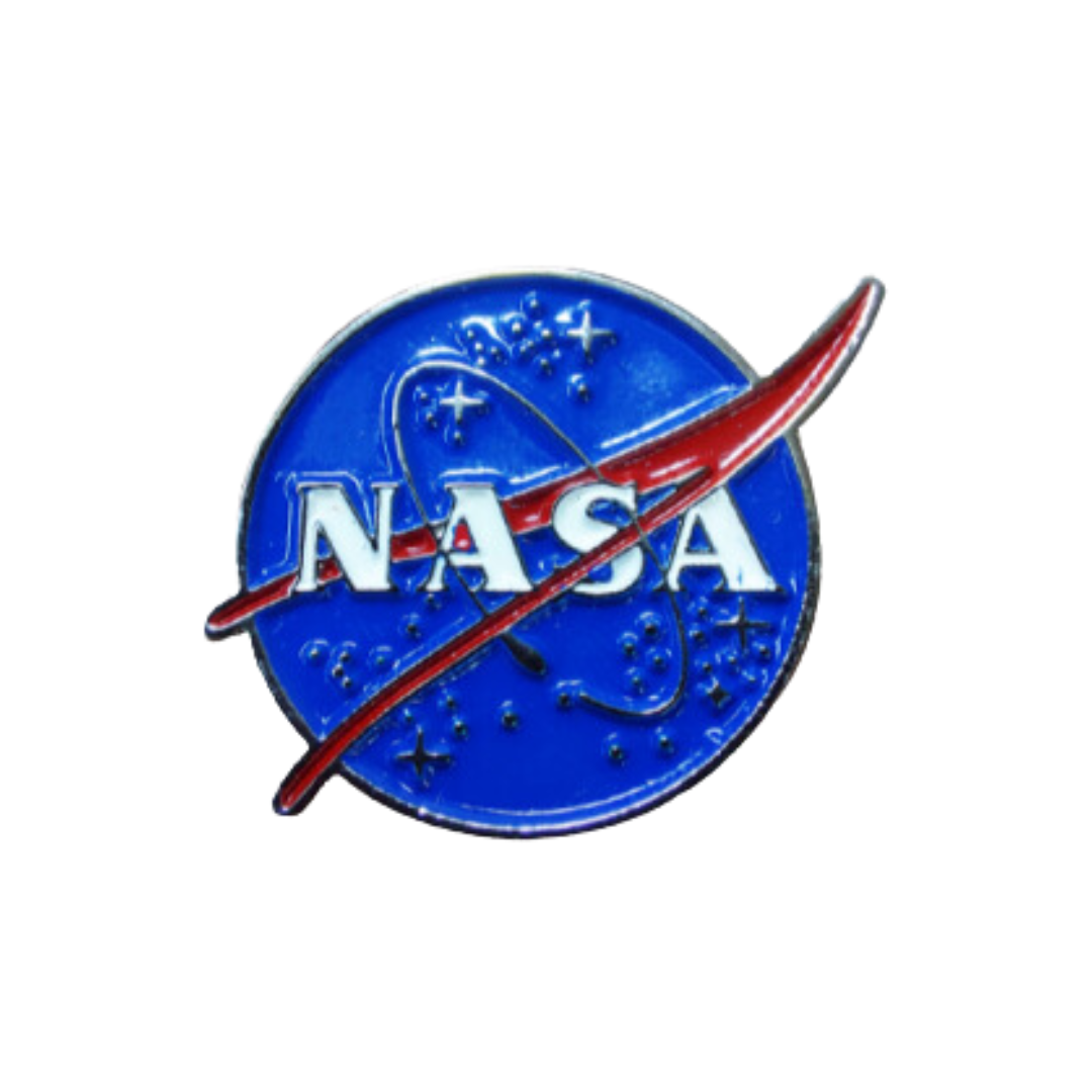 Pin Nasa Metálico – Camelo Pines