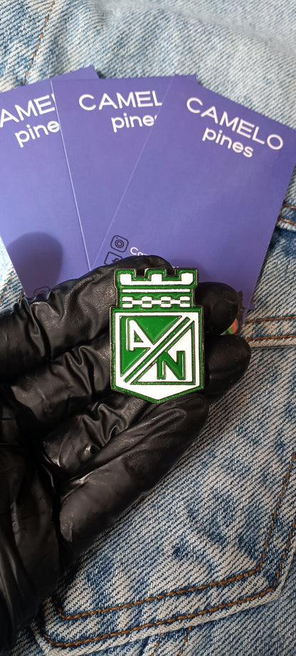Pin Atlético Nacional Metálico