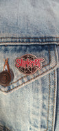 Pin SlipKnow Metálico