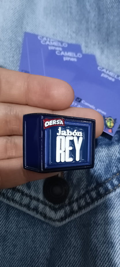 Pin Jabón Rey Metálico
